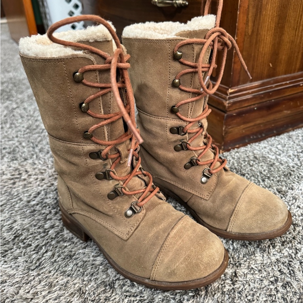 UGG Brown Lace-Up Women's Boots